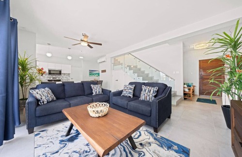 Gold Coast Apartment | Luxury 4BR/3BA Condo with Resort Amenities at Blue Diamond by Bocobay
