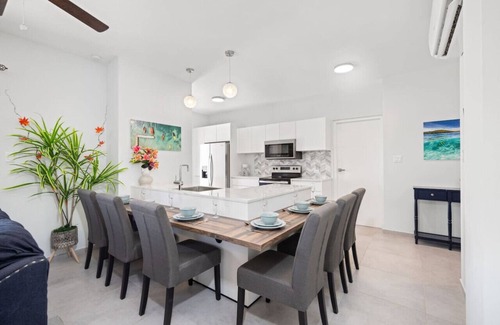 Gold Coast Apartment | Luxury 4BR/3BA Condo with Resort Amenities at Blue Diamond by Bocobay