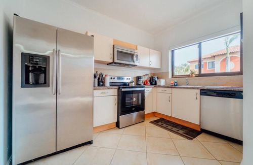 Gold Coast House | Luxury Family Home with Great Amenities