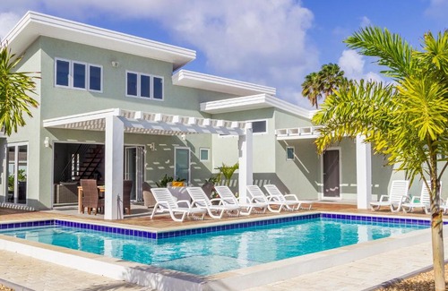 Malmok Villa | Malmok Beach Break Villa
