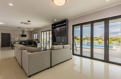 Palm Beach Villa | NEW 6BR Villa w/Pool across street @ PalmBeach