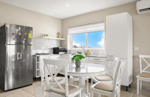 Noord Apartment | New, cozy & close to everything