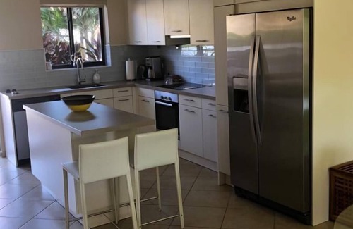 Gold Coast Condo | NEW LISITNG! - BEAUTIFUL 2 BDRM condo at Gold Coast Villas