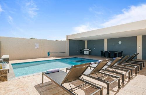 Ponton House | Prime Location 2br W Pool, Bbq & Close To Beach