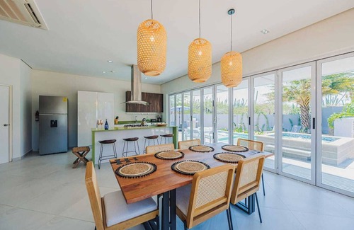 Esmeralda House | Private 3BRVillaClose2BEST Beaches 2 Pools NatureV