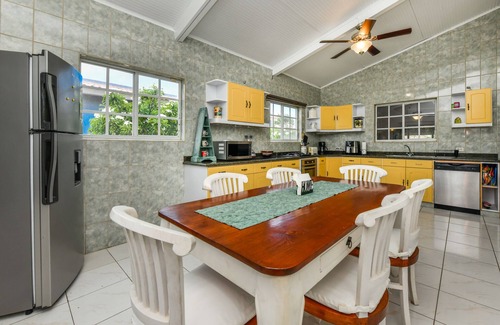 Kamay House | Restful retreat centrally located with private pool near Eagle Beach