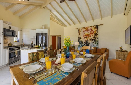 Noord Villa | Spacious 7BR 6BA Villa 2 Pools WalktoBeach