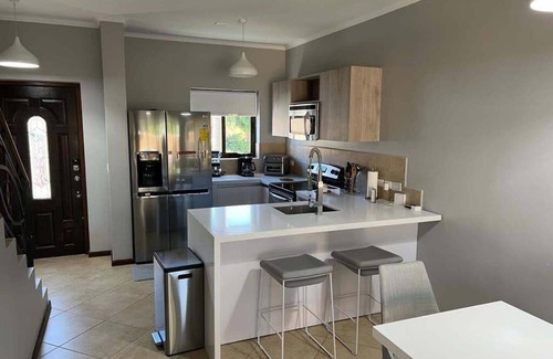 Gold Coast House | Special house in gold coast with private jacuzzi