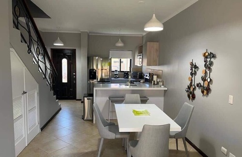 Gold Coast House | Special house in gold coast with private jacuzzi