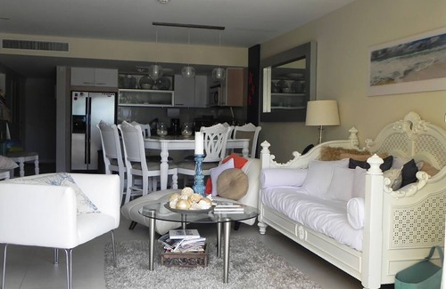 Oranjestad-West Apartment | Spectacular Ground Floor Apt. w/grill, Jacuzzi and Private Terrace