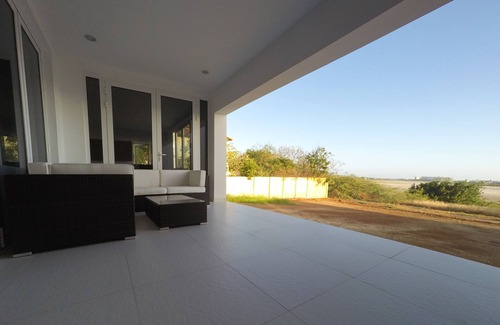 Malmok Villa | Villa Pristine: modern villa, 5-minute walk to Malmok Beach / Boca Catalina