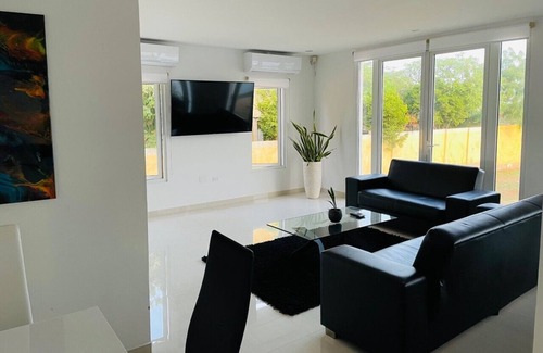 Malmok Villa | Villa Pristine: modern villa, 5-minute walk to Malmok Beach / Boca Catalina