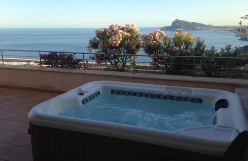 Altea la Vella Apartment | Ático soleado con terraza, jacuzzi privado y vistas al mar