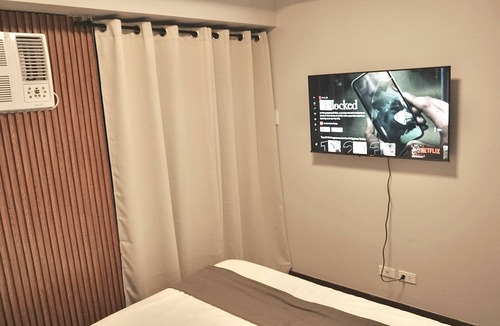 Kapitolyo Condo | 1-Bedroom Unit w/Balcony