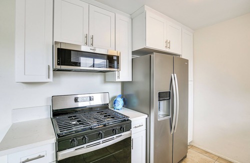 Harbor Apartment | 1 Mi to Ocean! Executive-Style Oasis in Long Beach