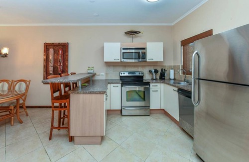 Gold Coast House | 100 m² House ∙ 2 bedrooms ∙ 4 guests