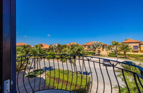Gold Coast House | 100 m² House ∙ 2 bedrooms ∙ 4 guests