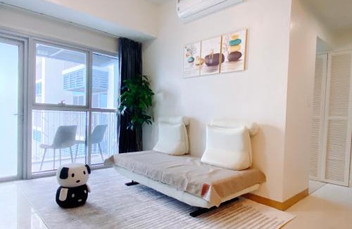 Tambo Apartment | 120 Sqm Modern 3Bedrooms HighRise Facing Manila Bay, Near Airports, Okada Casino, Solaire Casino, MOA with free parking