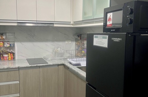Tambo Condo | 1BR Executive Suite with Balcony @Gentry Manor by JMS near OKADA Manila