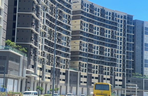 Tambo Condo | 1BR Executive Suite with Balcony @Gentry Manor by JMS near OKADA Manila