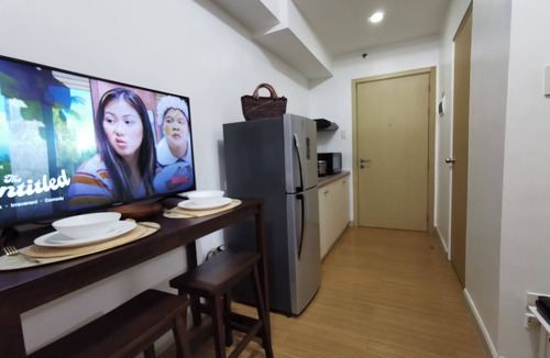 Ususan Condo | 1BR Studio w/Pool, Balcony, Close to Airport, BGC and Sm Aura.