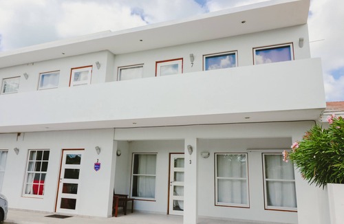 Cunucu Abao Apartment | 2- Bedroom vacation apartment Aruba, pool, walking distance to Eagle Beach!