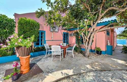 Savaneta House | 20% OFF FOR FIRST 3 BOOKINGS - NEW Listing - Beachside One-Bedroom Suite