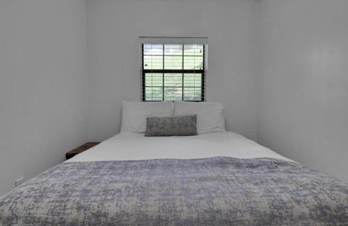 Pigeon Forge Ski Chalet | 2BR Rustic Cabin with Views and Parking