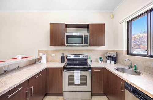 Gold Coast House | 2BR Townhome w/Balcony! *near Aruba beaches*