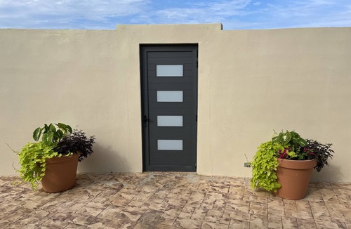Pos Chiquito House | 3 bedroom Villa. Sun and Fun. 5 minute walk to beach.