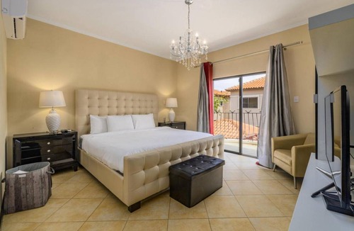Gold Coast Villa | 300 m² Villa ∙ 4 bedrooms ∙ 8 guests