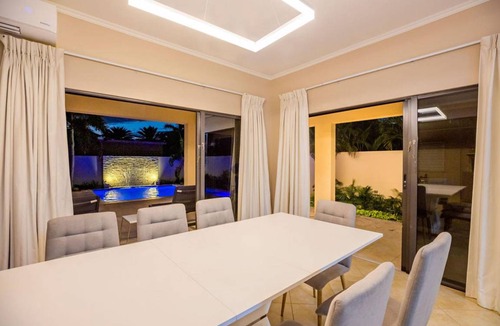 Gold Coast Villa | 300 m² Villa ∙ 4 bedrooms ∙ 8 guests