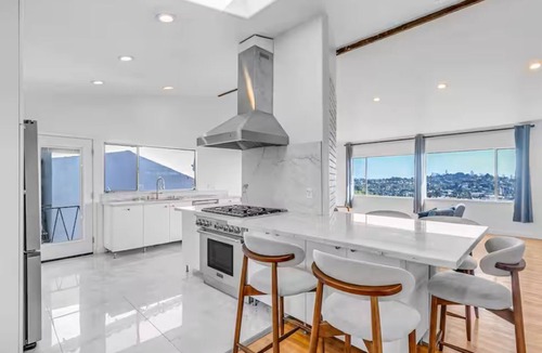 Los Feliz House | 3BD 2BA House Breathtaking Views in Los Feliz Hills