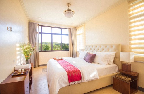 Coron Bed & Breakfast | 3BR Presidential Suite w/Private Veranda, Penthouse Access & Free Breakfast!