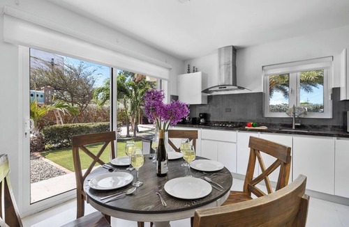 Washington Condo | 3BR2BA Condo w/ Exclusive PrivateRoof Deck & Pool