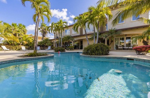 Malmok Villa | 400 m² Villa ∙ 5 bedrooms ∙ 12 guests