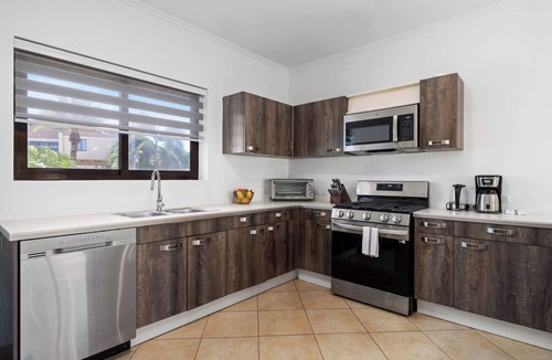 Gold Coast Villa | 4BR Villa @ Gold Coast w/Pool + Gym & TennisCourt