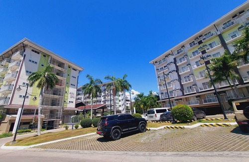 Mactan Export Processing Zone Condo | 5 mins to Mactan Airport quite stay with pool, gym and balcony.