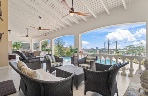 Boegoeroei House | 5-minute drive to Eagle Beach! Private pool!