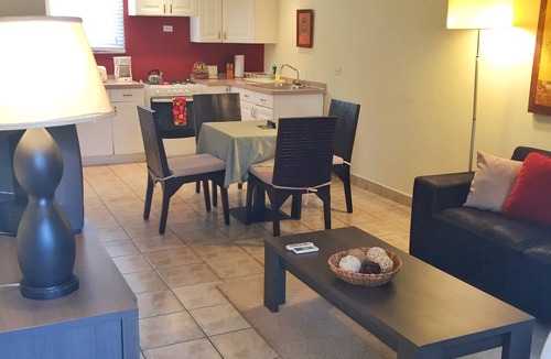 Opal Apartment | 5 minutes drive to the beaches. Spacious apartment with pool. Your perfect spot
