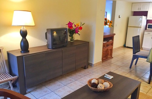 Opal Apartment | 5 minutes drive to the beaches. Spacious apartment with pool. Your perfect spot