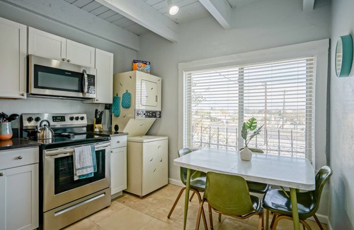 West Old Town Apartment | #7: 2bd/1.5ba, Newly Remodeled, Walk to Old Town