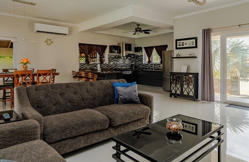 Paradera House | 7 minutes to Beautiful beaches, Newly Renovated Luxury Home
