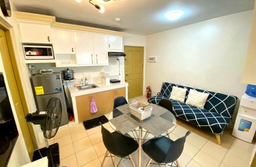 Davao Apartment | 8 Spatial 2BR condo within the city with Pool, WIFI & Netflix