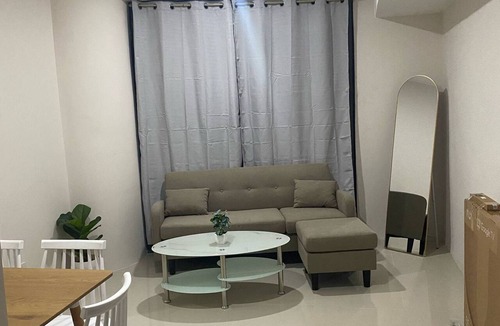 Bakilid Apartment | A great base for exploring Cebu—SM Mall is just 3 minutes away—and there's a pool in the building