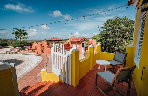 Mon Pos House | Adults-Only Casita w/King Bed, Pool, BBQ & Nature Views Near Aruba Nat’l Park!