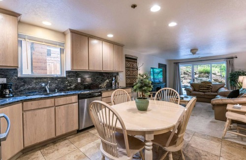 Downtown Park City Condo | Alpine chic spacious 1 Bedroom Condo Located at the top of Main Street - Cleaning fees included!