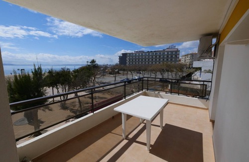 Santa Margarida Apartment | Amazing apartment on the seafront in Roses Inmosantos Oasis A1