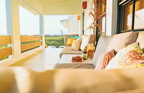 Kamay House | Amazing island View -Retreat in laid-back luxury with a spectacular view.