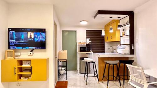 Angeles City House | Ancheta's Tiny Home - Near Clark Airport with Parking, Pool, Netflix